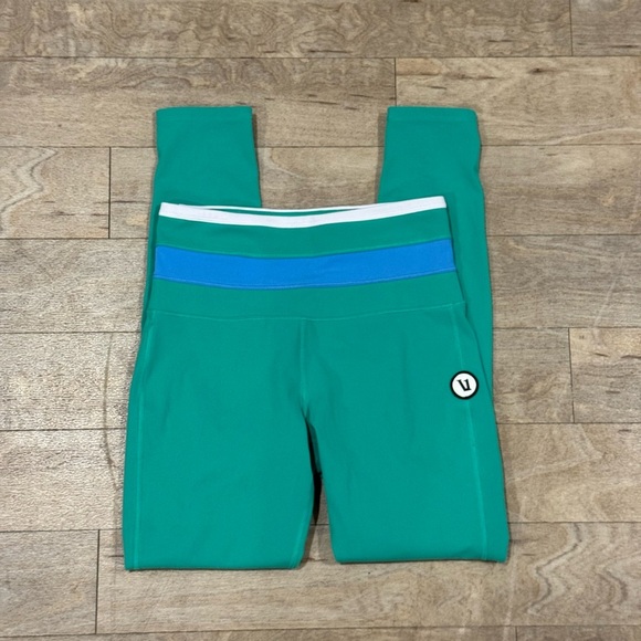 Vuori Pants - NWOT Vuori Green Leggings with Zipper Bottoms Size Small